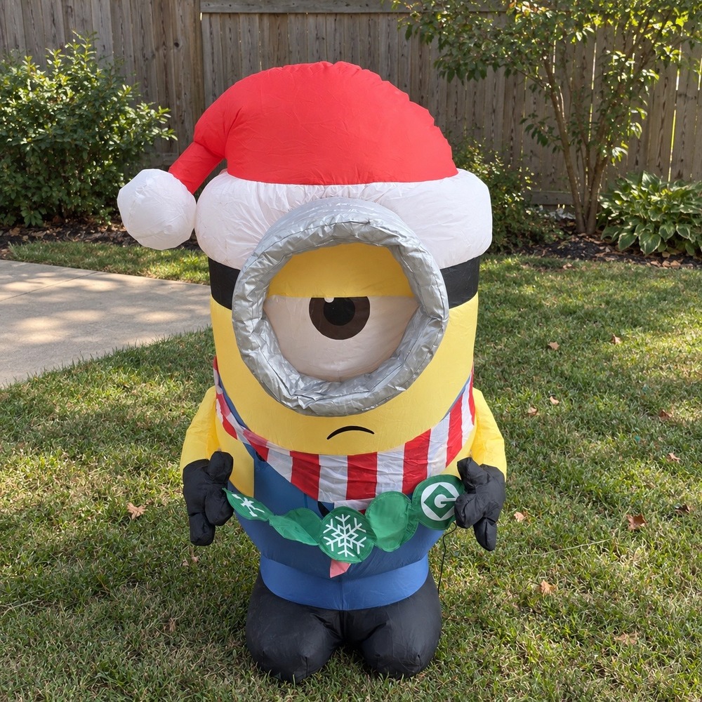 Minions Stuart Airblown Inflatable Christmas Decor Santa Hat 3.5 FT 2127402